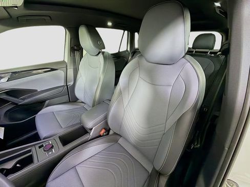 New 2026 Volkswagen Tiguan SE R-Line FWD image 11