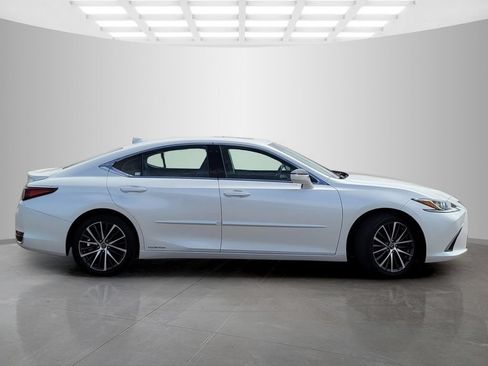 Used 2022 Lexus ES 300h w/ Premium Package FWD image 4