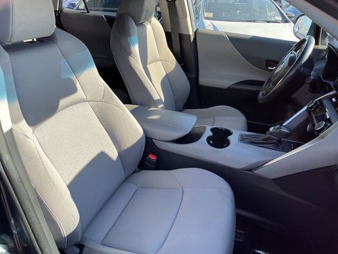 Certified 2021 Toyota Venza LE image 13