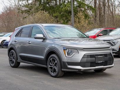 New 2025 Kia Niro LX
