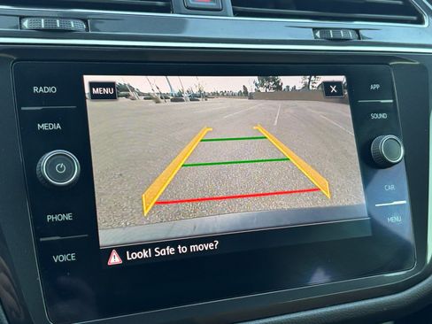 Used 2018 Volkswagen Tiguan SE image 17