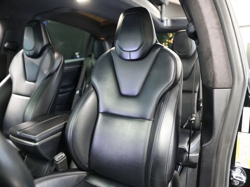 Used 2018 Tesla Model X 75D image 26