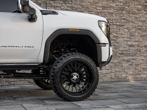 Used 2026 GMC Sierra 3500 Denali Ultimate image 12