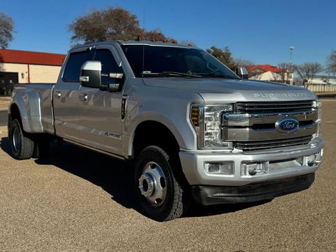 Used 2019 Ford F350 Lariat w/ Lariat Ultimate Package image 3