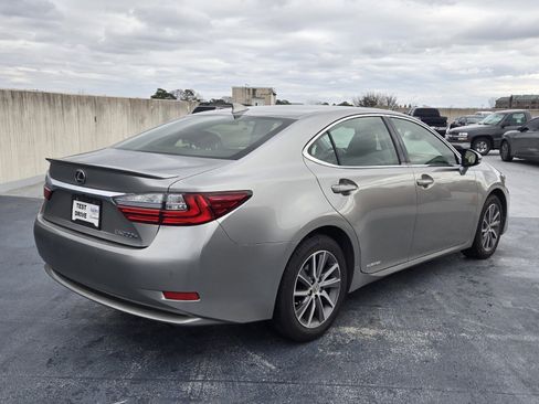 Used 2016 Lexus ES 300h image 3
