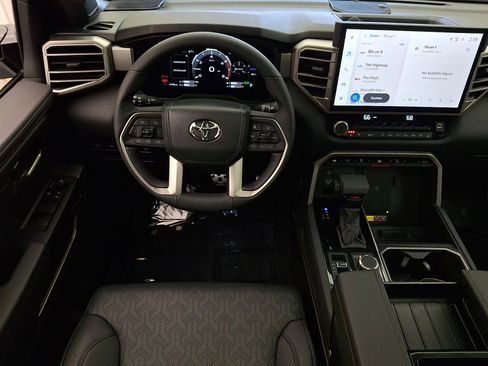 Used 2025 Toyota Tundra Limited image 21