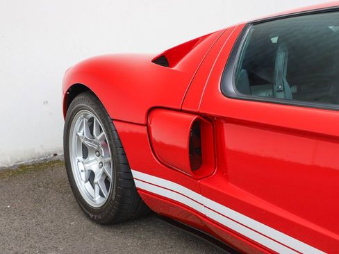 Used 2006 Ford GT RWD image 69