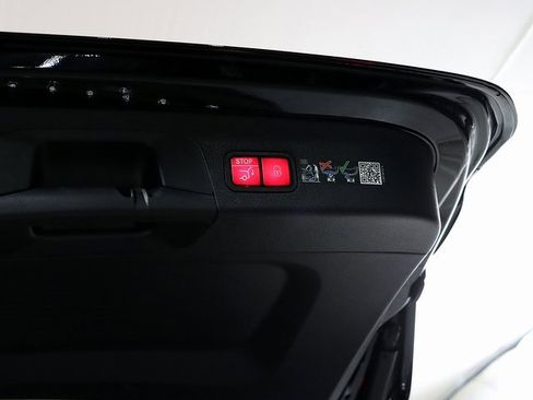 Certified 2025 Mercedes-Benz GLS 450 4MATIC image 35