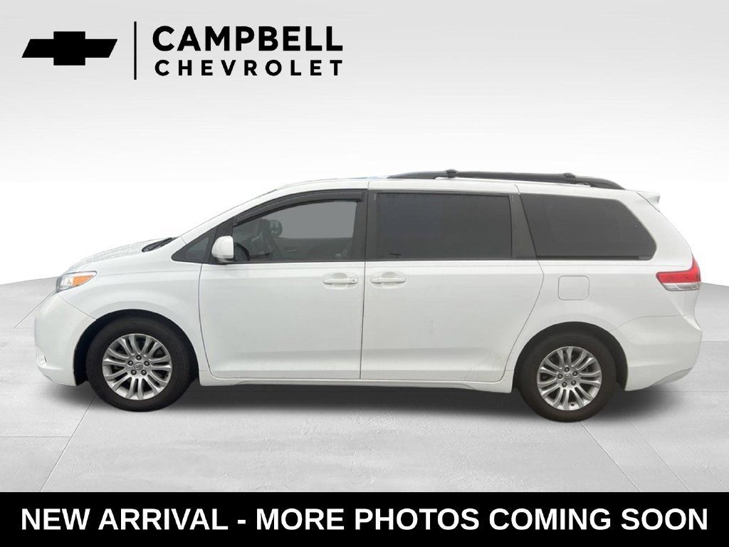 Used 2012 Toyota Sienna XLE FWD image 2