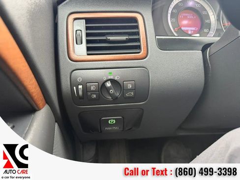 Used 2010 Volvo XC70 3.2 image 22