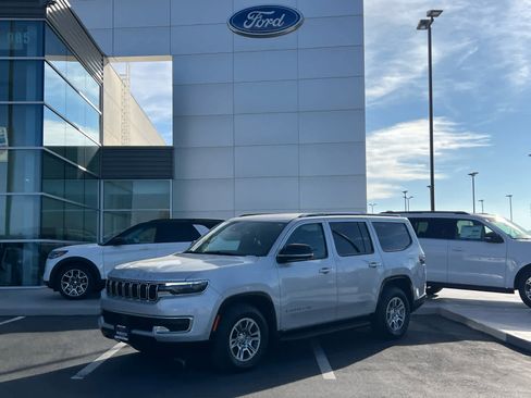 Used 2023 Jeep Wagoneer 4WD w/ Convenience Group I image 1