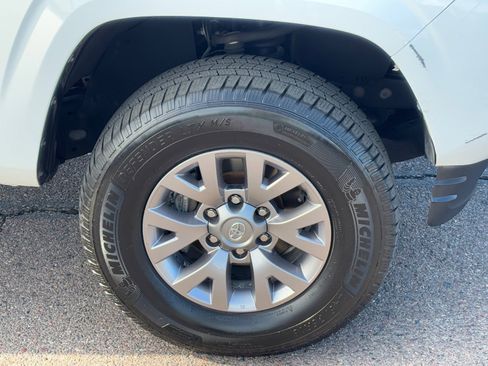 Used 2016 Toyota Tacoma SR image 8