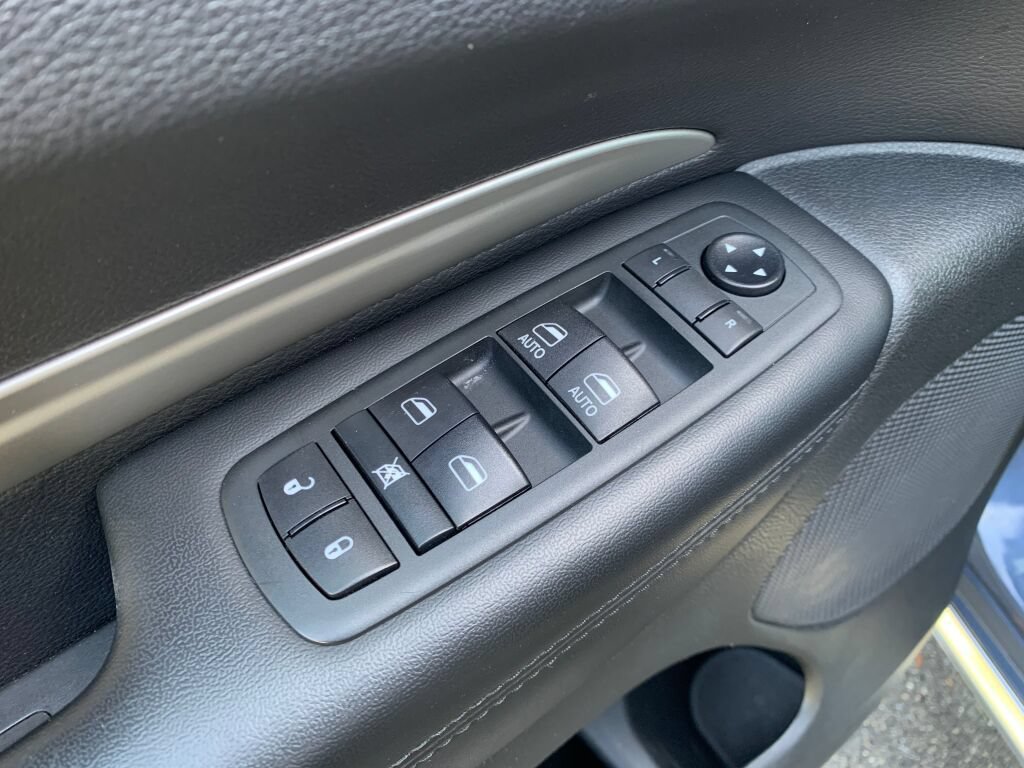 Used 2020 Dodge Durango SXT AWD/4WD image 10