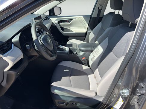 Used 2025 Toyota RAV4 XLE w/ Convenience Package image 10