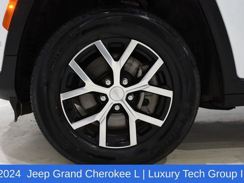 Used 2024 Jeep Grand Cherokee L Limited w/ Luxury Tech Group II image 6