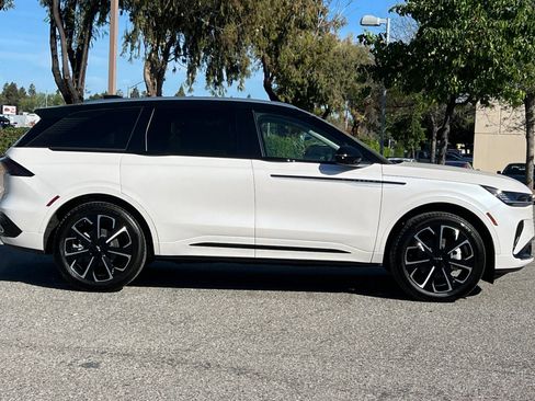 New 2026 Lincoln Nautilus Reserve AWD/4WD image 3