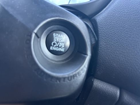 Used 2018 Jeep Renegade Latitude image 26