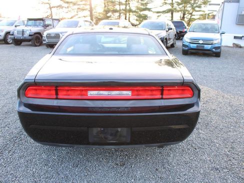 Used 2010 Dodge Challenger SE image 8