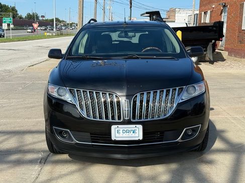 Used 2015 Lincoln MKX FWD w/ Walnut Swirl Wood Package image 2