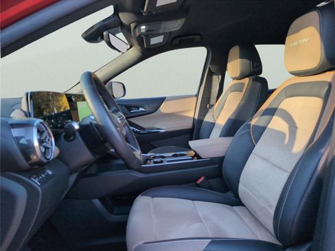 Used 2025 Chevrolet Equinox ACTIV w/ Safety and Technology Package image 13