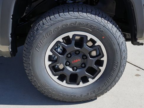 Certified 2026 Toyota Tacoma TRD Off-Road AWD/4WD image 10