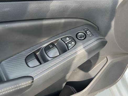 Used 2024 Nissan Altima 2.5 SV w/ SV Premium Package FWD image 9