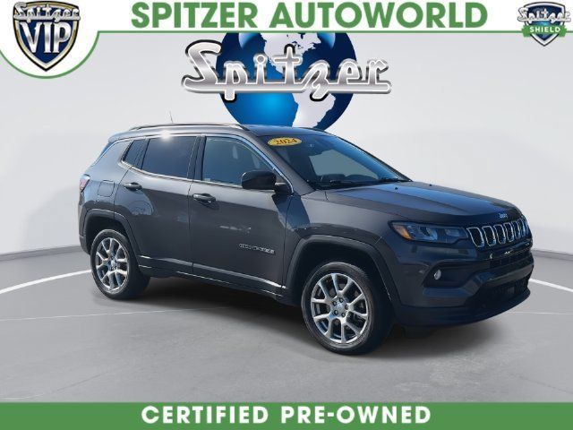 Used 2024 Jeep Compass Latitude AWD/4WD image 2