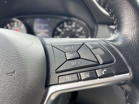 Used 2020 Nissan Rogue SV image 18