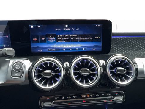 Used 2025 Mercedes-Benz GLB 250 4MATIC image 44