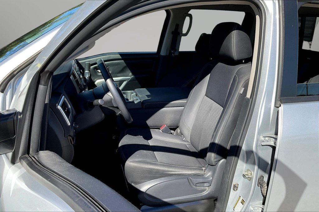 Used 2018 Nissan Titan SV AWD/4WD image 21