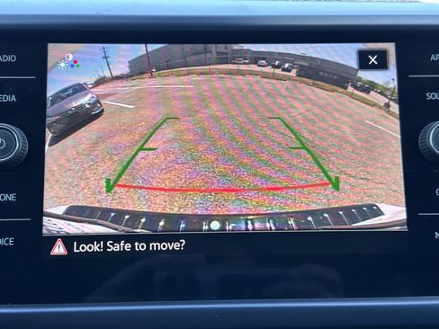 Used 2024 Volkswagen Taos SE image 13