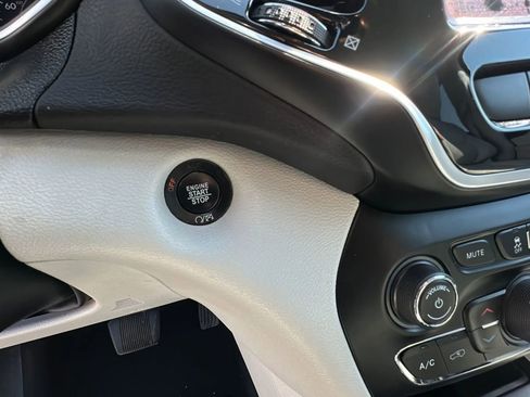 Used 2019 Jeep Cherokee Limited image 20