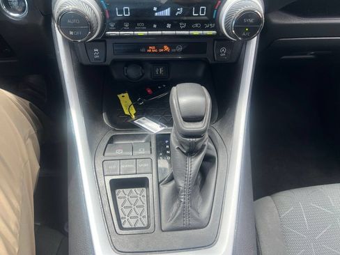Used 2024 Toyota RAV4 XLE FWD image 31