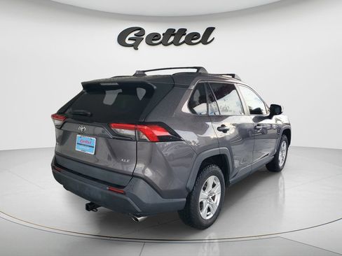 Used 2021 Toyota RAV4 XLE FWD image 5