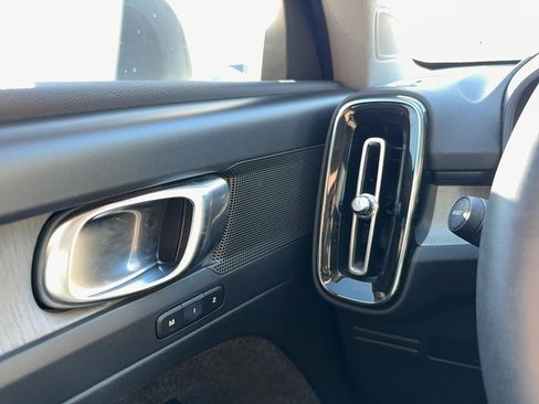 Used 2023 Volvo XC40 B5 Plus w/ Protection Package Premier image 19