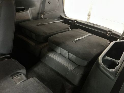 Used 2018 Ford Explorer XLT image 40