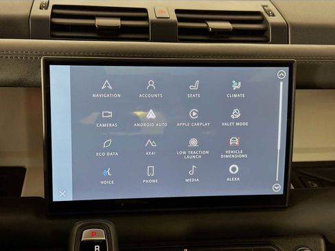 Used 2025 Land Rover Defender 90 X-Dynamic SE image 14