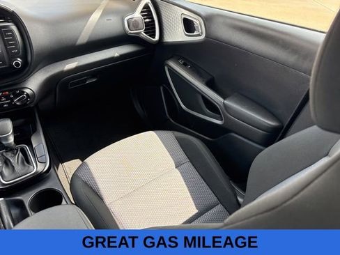 Used 2025 Kia Soul LX w/ LX Technology Package FWD image 15