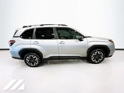 Used 2026 Subaru Forester Premium AWD/4WD image 4