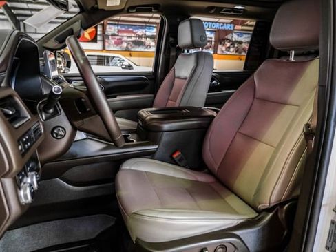 Used 2022 GMC Yukon XL SLT w/ SLT Premium Package image 27