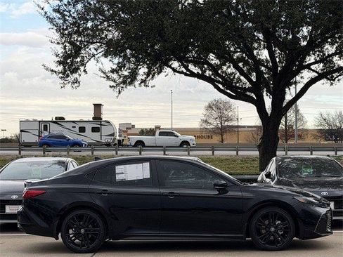 New 2026 Toyota Camry Hybrid image 3