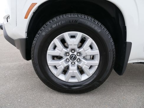 Used 2024 Nissan Frontier SV w/ SV Convenience Package image 14