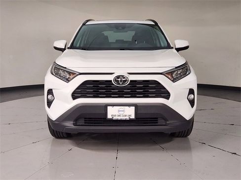 Used 2020 Toyota RAV4 XLE Premium image 9