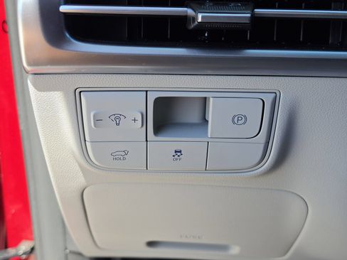 Used 2025 Hyundai Tucson Limited FWD image 31