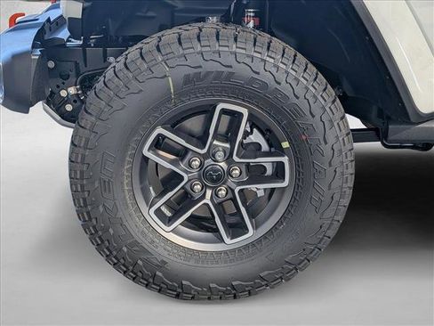 New 2025 Jeep Gladiator Mojave w/ Convenience Group image 10