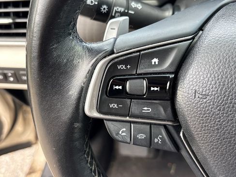 Used 2018 Honda Accord Touring image 17