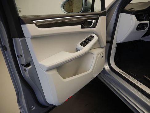 New 2026 Porsche Macan S AWD/4WD image 4