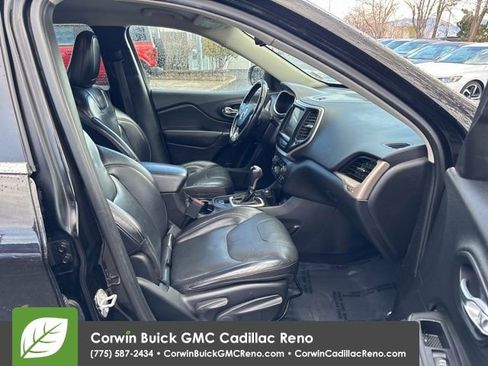 Used 2017 Jeep Cherokee Limited image 25