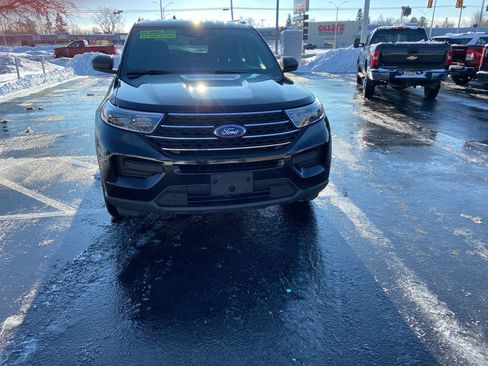Used 2020 Ford Explorer XLT image 2