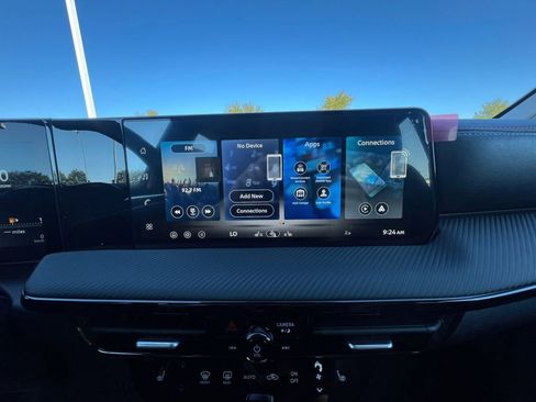 New 2026 Nissan Kicks SR w/ Cold Weather Package image 8